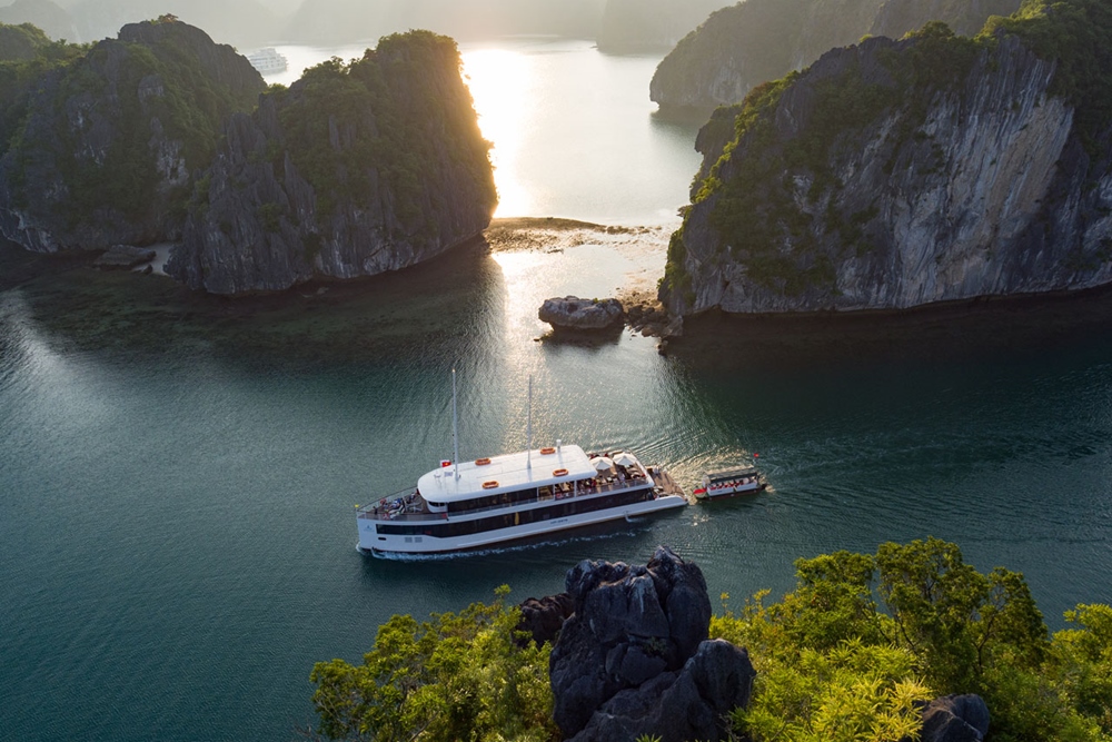 Halong Bay 1 day luxury group tour